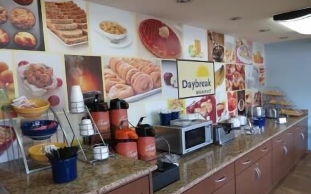 ECONO LODGE INN &amp; SUITES