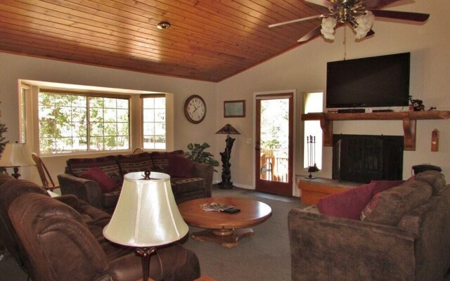 100 Cedar Hideaway Home