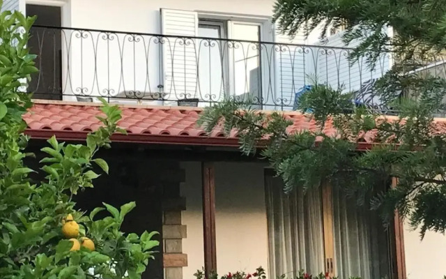 villalithos studio 2