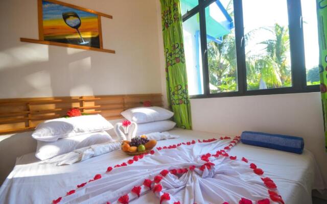 Blue Water Thoddoo Inn