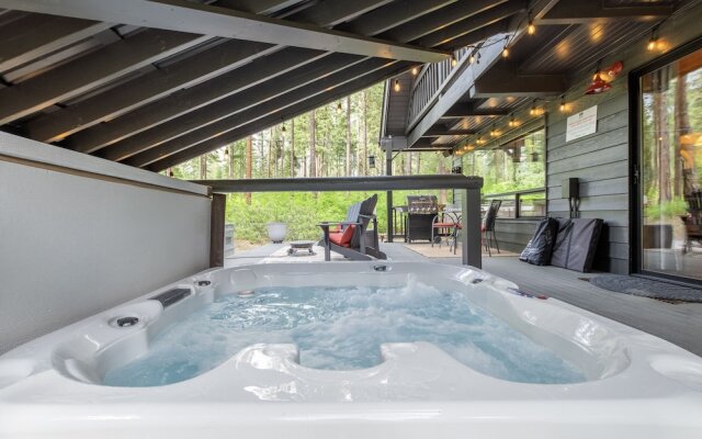 Thyme Out 2 Bedroom Home by NW Comfy Cabins by RedAwning