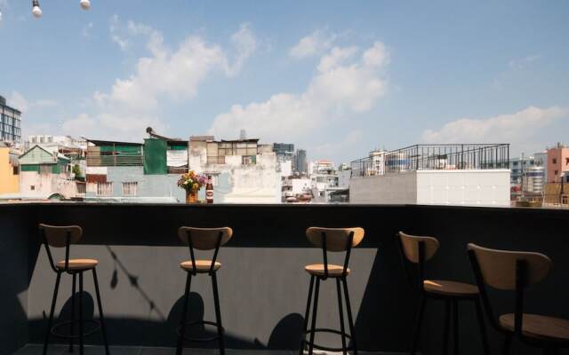 The Prince of Whales Hostel & Bar