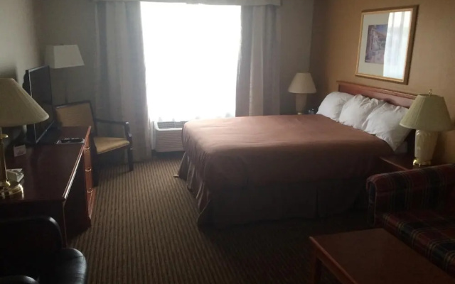 Foxwood Inn & Suites