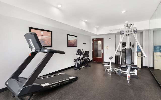 Best Western Carthage Inn & Suites