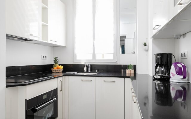 Eiffel Tower- Boucicaut Apartment