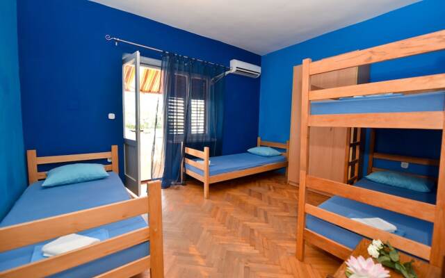 Simple and Central Hostel