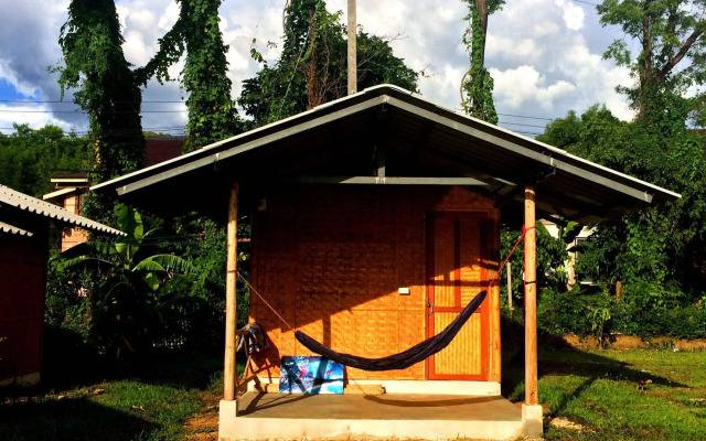 Sleepy Hut Pai