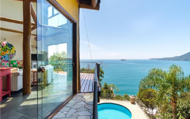 Pineapples Ubatuba | Mansion overlooking the sea