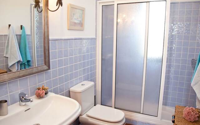 Spacious Villa in San Bartolomé With Swimming Pool