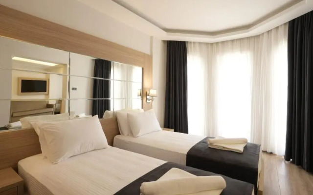 Alesta Seaside Residence