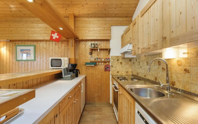 Centrally Placed ski in out Apartment Next to Lift