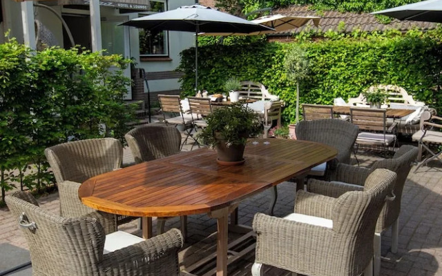 Zenzez Hotel & Lounge