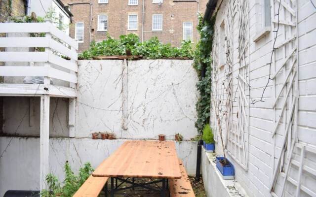 2 Bedroom Islington Apartment With Terrace Sleeps 4