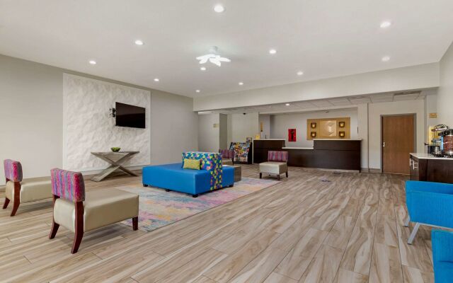 Spark by Hilton Selma