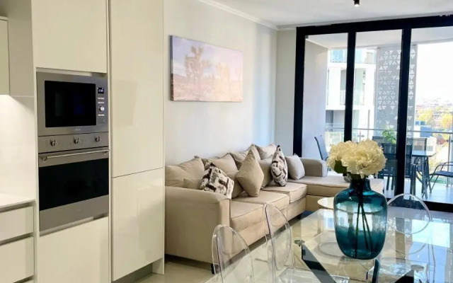 Upmarket unit at Ellipse waterfall country estate