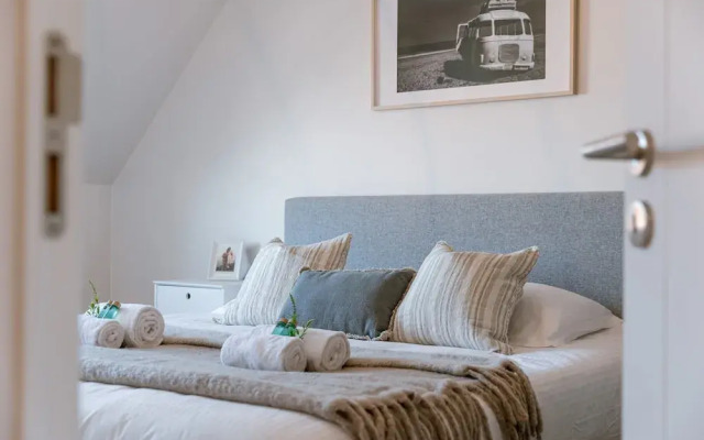 Modern House Julie With Spacious Garden and Garage