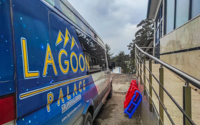 Lagoon Palace Hotel