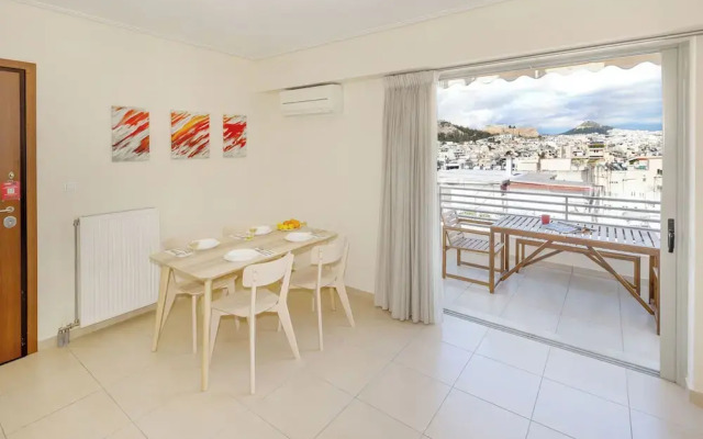 Urban Oasis with Acropolis Views by GHH