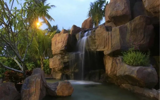 Sanya Little Fish Hot Spring Hotel