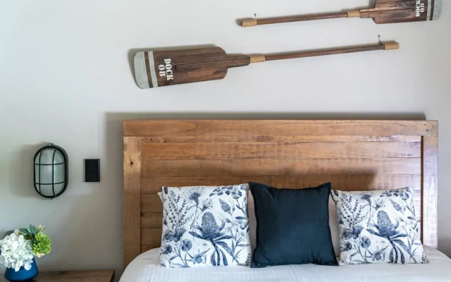 Secluded 3-bed Retreat Moments to the Beach