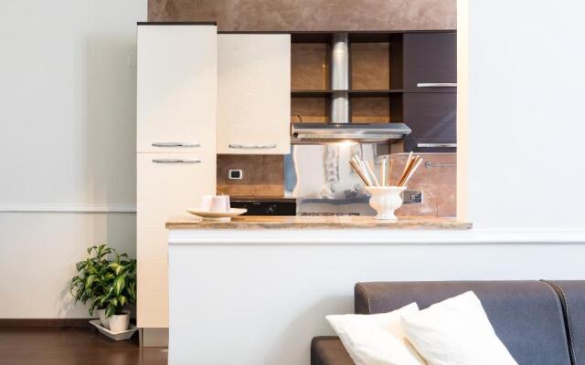 A World Aparts - Frattina Royal