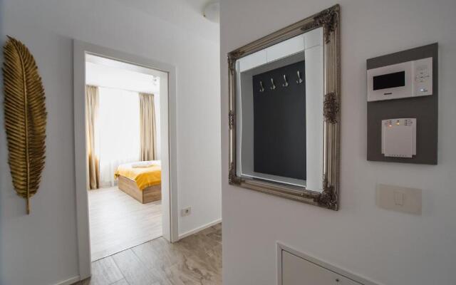 No. 10 - The Penthouse in City Center