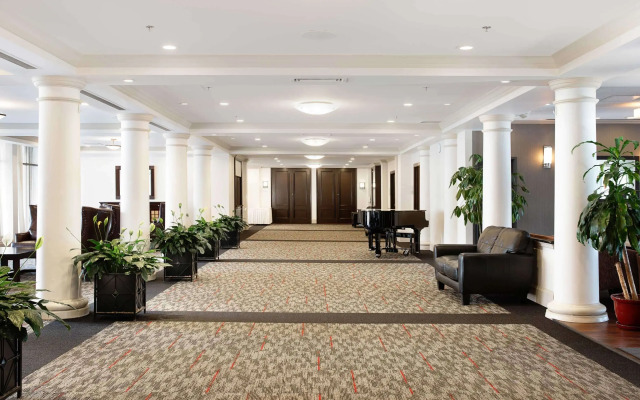 Chateau Lacombe Hotel