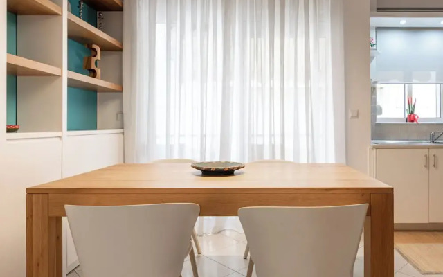 Eva's Cozy Urban Apartment