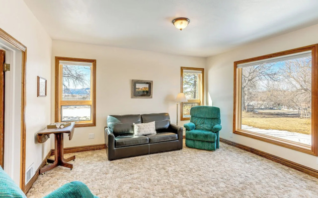 Patio & Mountain Views: Farmhouse in Mancos!