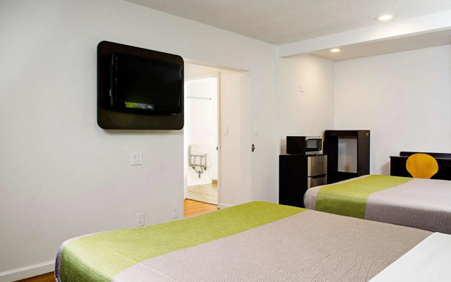 Motel 6 Modesto, CA - Downtown