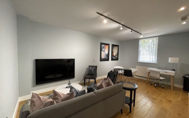 Luxurious Private One Bedroom Apartment