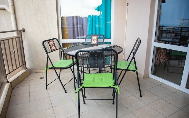 FM Premium 1-BDR Apartment with Pool & Parking - Summer Days
