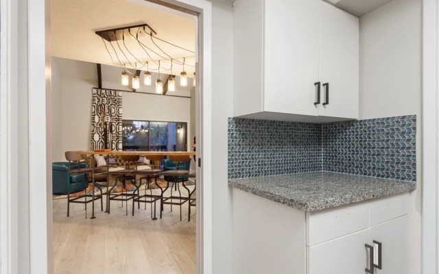 Speakeasy Condo 2 Bedroom By Casago