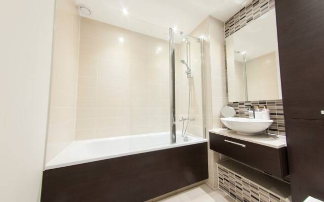 E1 Stunning Two Bathroom Modern Flat