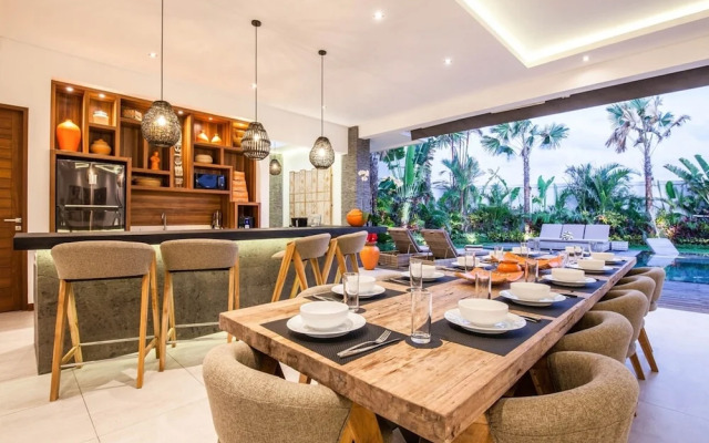 Villa 15 Stunning 6 BR Villa 400m to Beach