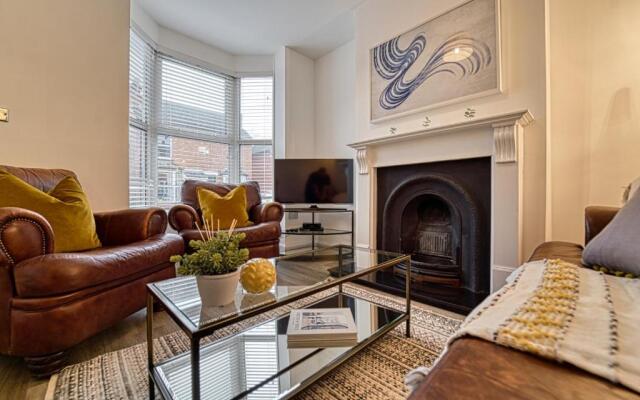 Stylish 2 Bedroom House with Patio