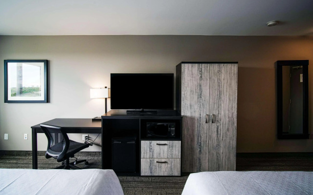 Best Western Plus Chocolate Lake Hotel