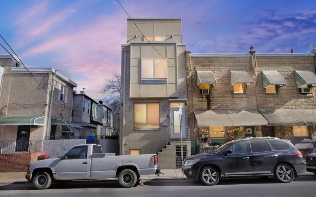 University City - Philadelphia 6 Bedroom Home by RedAwning