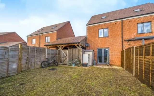Lakeview House - Sleeps 6, Garden & Free Parking