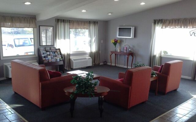 Westwoods Inn & Suites