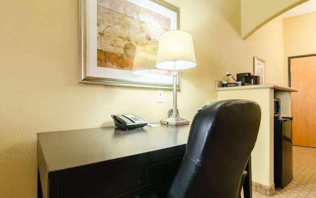 Comfort Suites Salina South