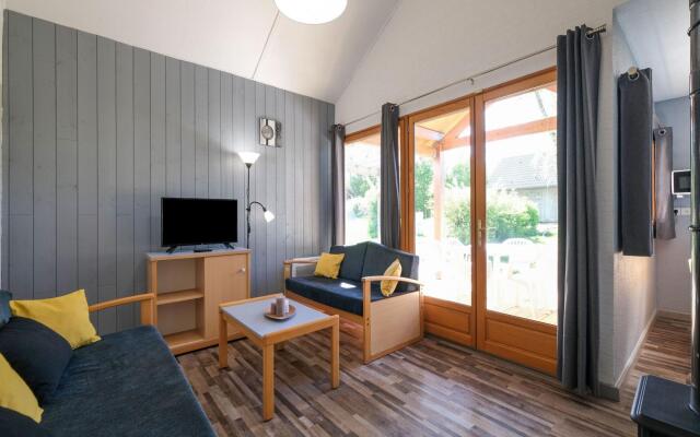 Snug Holiday Home in Signy le Petit with Private Terrace