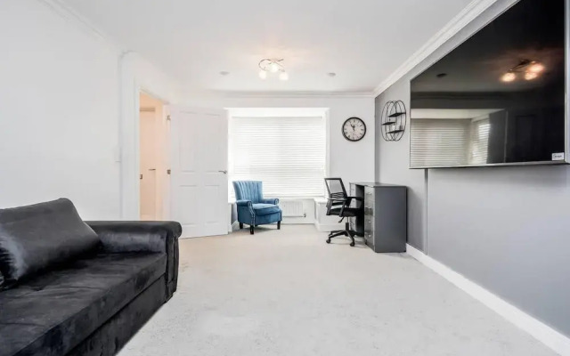 tms Cheerful 5bdr House! Thurrock! Free Parking!