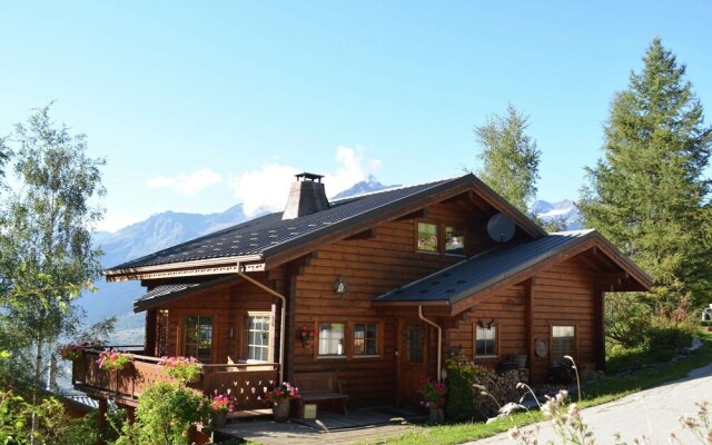 Quaint Holiday Home in Valfrejus with Garden