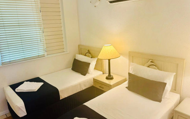 Palm Cove Tropic Apartments – Guest Rooms – Cairns