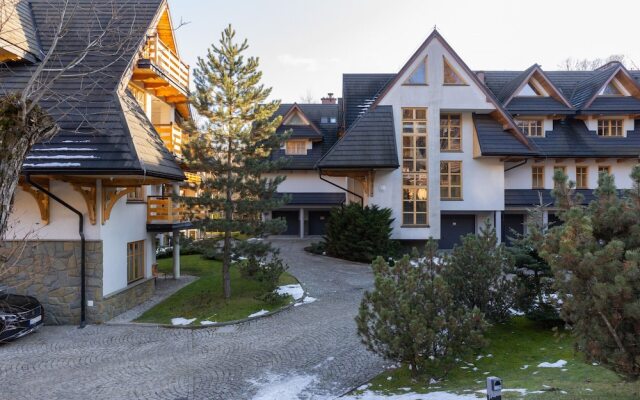 Zakopane Ski Apartment near Polana Szymoszkowa by Renters