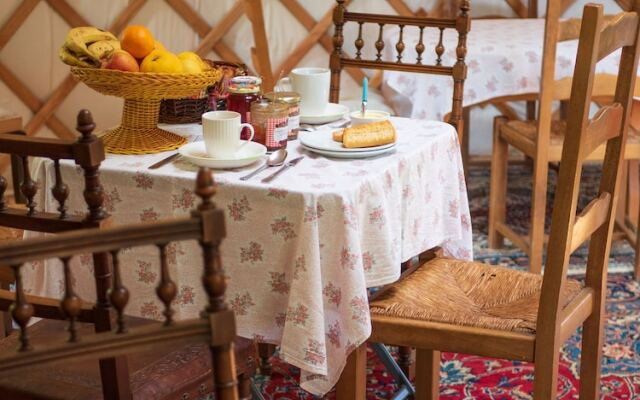 Yourtissimo - La Maison Rouge