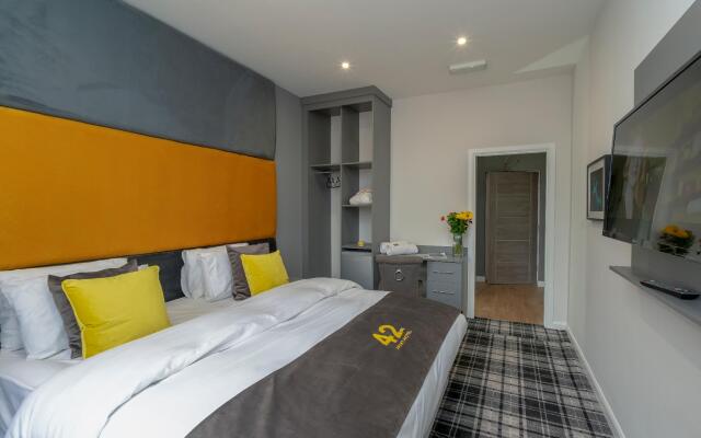 42 Apart-hotel