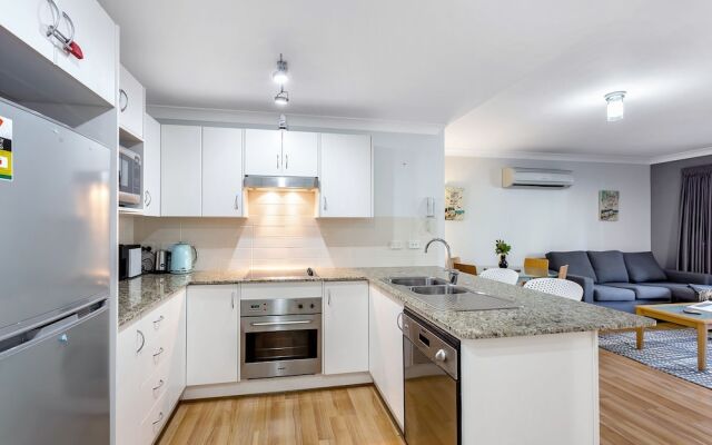 Shoal Bay Beach Apartments, 6/2 Shoal Bay Road