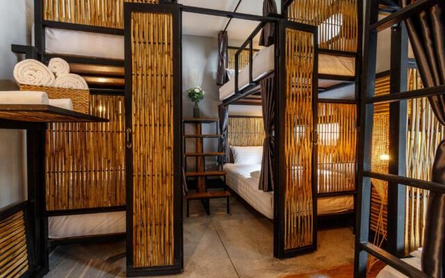 Hostel One Art & Gallery